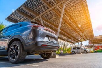 obligations-d’installation-de-panneaux-solaires-sur-les-parkings :-precisions-sur-les-exonerations